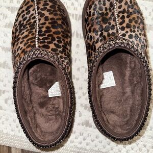 UGG Tasman leopard size 8